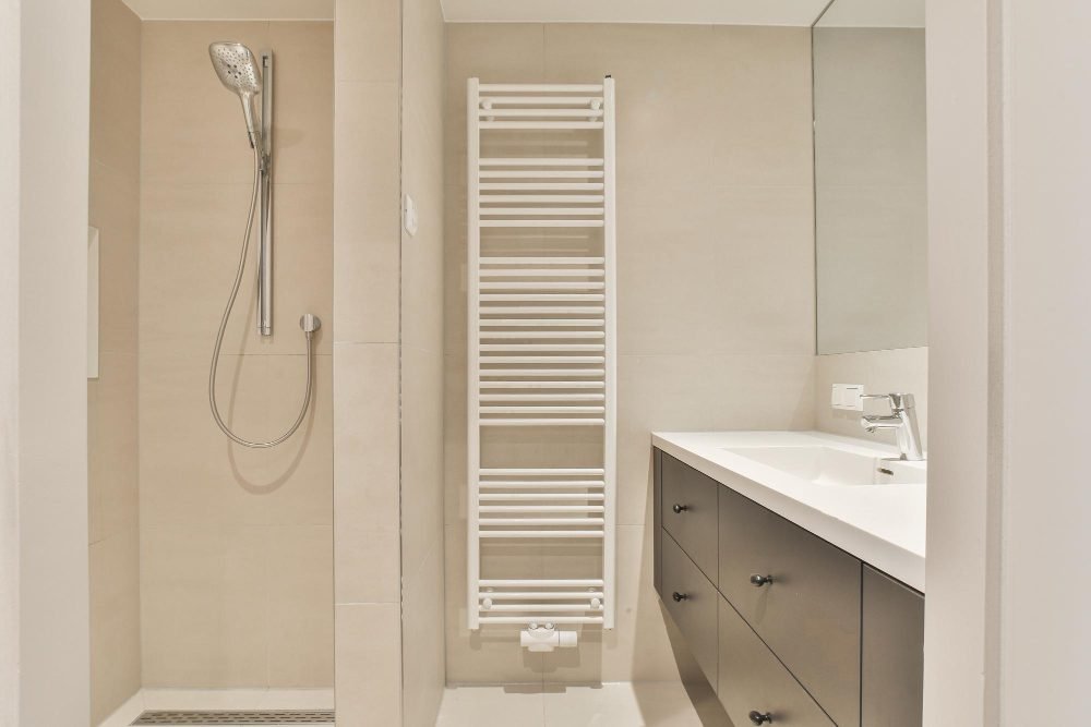 Quel sèche-serviette choisir pour votre salle de bain – Le guide d